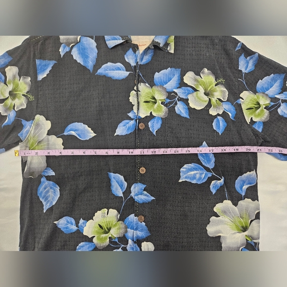 Tommy Bahama Small 100% Silk  Floral Pattern button-up shirt - Picture 8 of 10
